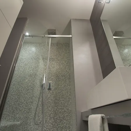 Midnight In ゲストハウス ジェノヴァ