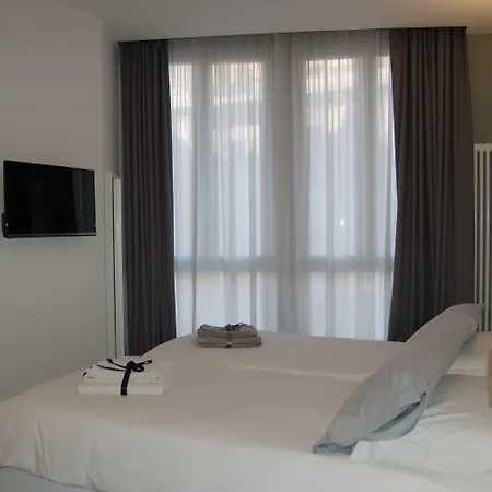 Midnight In ゲストハウス 3*