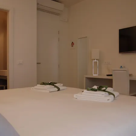 ゲストハウス Midnight In 3*